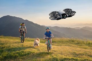 Létání s dronem má tvrdá pravidla. Mnozí je stále podceňují, může je to stát miliony